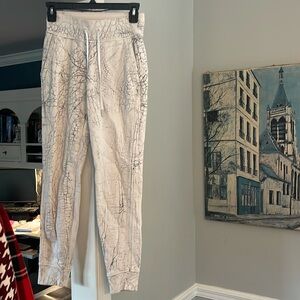 Women’s jogging pants by Lululemon